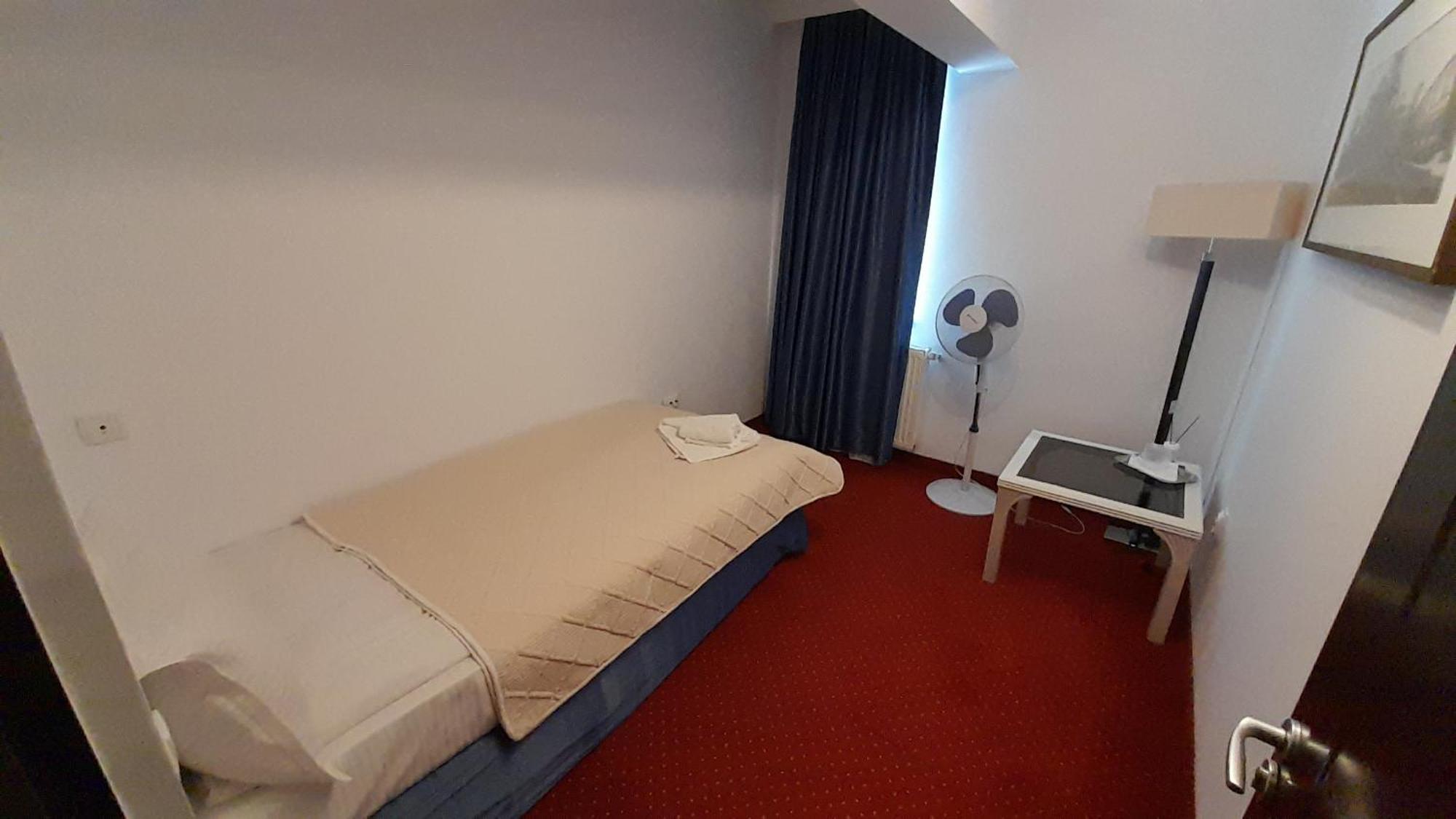 Hotel Visconti Militari Bucarest Esterno foto