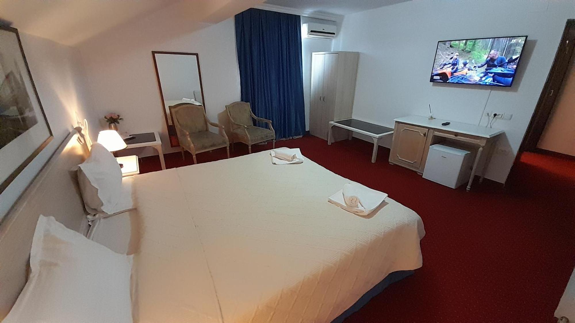 Hotel Visconti Militari Bucarest Esterno foto